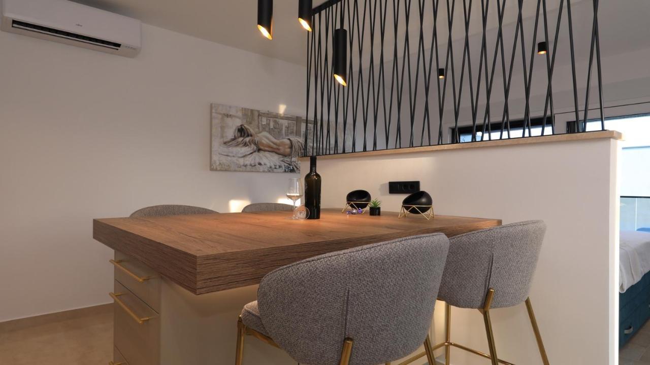 Adastra Apartments Maslenica Εξωτερικό φωτογραφία